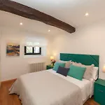 Maravillosa Vivienda Con Jardin Y Barbacoa. *