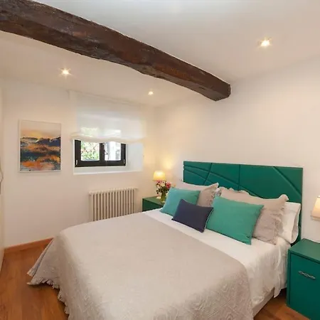 Maravillosa Vivienda Con Jardin Y Barbacoa. *