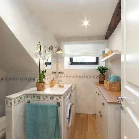 Maravillosa Vivienda Con Jardin Y Barbacoa. *