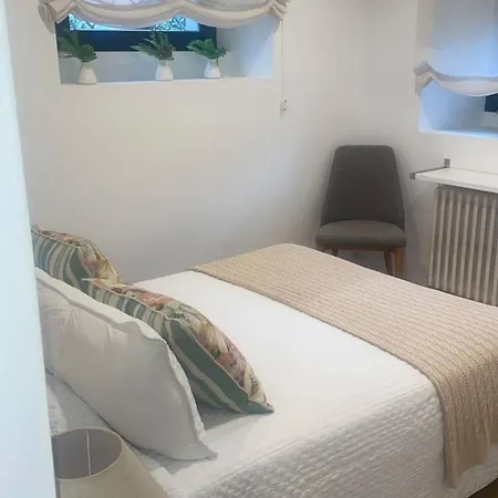Maravillosa Vivienda Con Jardin Y Barbacoa. *