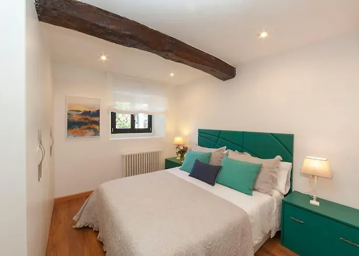 Maravillosa Vivienda Con Jardin Y Barbacoa. *